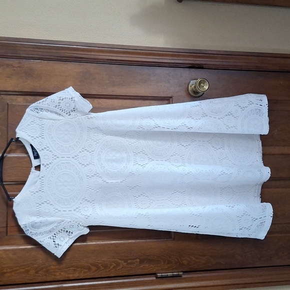 Papillon Lace Dress - Picture 1 of 5